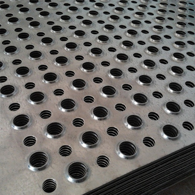 ASTM 304は穴10mmのあたりのステンレス鋼 シートのつや出しの版を打ち抜いた
