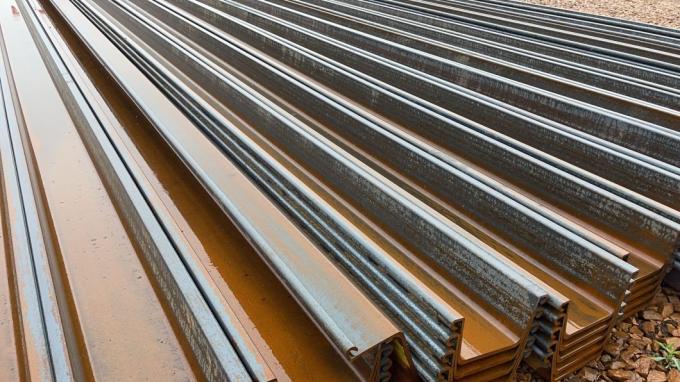 構造のための400X100X10.5mmのタイプ2つや出しUのタイプ鋼板の山